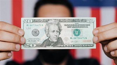 سعر الدولار في منتصف تعاملات اليوم الاثنين 15_ 7_ 2024