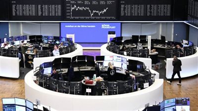 خبيرة اقتصادية: أسعار الأسهم بالبورصات العالمية في حالة إنهيار