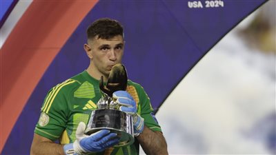 إيميليانو مارتينيز يدخل تاريخ كوبا أمريكا ويحقق إنجازا فرديا جديدا