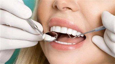 علاج تسوس الأسنان في المنزل بـ 5 طرق طبيعية لتقليل الألم