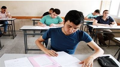 100 ألف طالب بشعبة علمى رياضيات بالثانوية العامة 2024 يبدأون امتحان الديناميكا