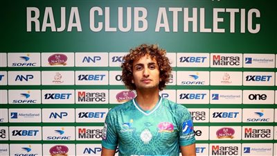 بغرامة مالية.. الفيفا يعاقب اللاعب المصري عمرو وردة بسبب الرجاء المغربي