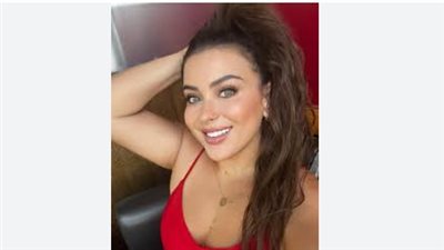 رد فرح يوسف على انتقادات صورها بالمايوه