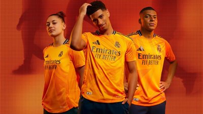 بالبرتقالي.. ريال مدريد يكشف عن قميصه الثاني للموسم الجديد (صور)