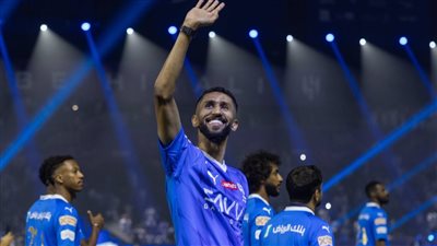 بعد عرضٍ مغرِ.. سلمان الفرج يوقع عقود انضمامه إلى فريقه الجديد