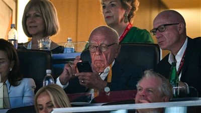 من صانع ملوك إلى متفرج.. كيف تم وضع مردوخ على الهامش في مؤتمر ترامب؟