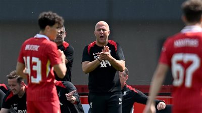 آرني سلوت يكشف موقف أرنولد من الرحيل إلى ريال مدريد