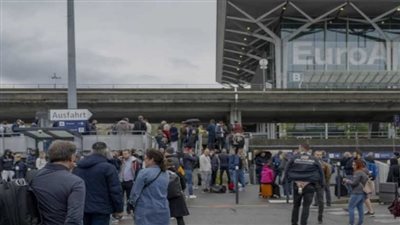 على الحدود السويسرية الفرنسية.. إعادة فتح مطار بازل مولوز بعد إلغاء التحذير من وجود قنبلة