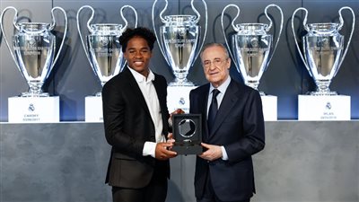 ريال مدريد يقدم لاعبه الجديد إندريك.. والبرازيلي يبكي