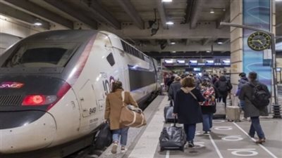 إضراب عمال السكك الحديدية يهدد بتعطيل حركة السفر في عطلة البنوك ببريطانيا