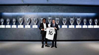 إندريك متأثرا: أشجع ريال مدريد منذ الصغر.. وبيريز يرد: أنت مع أسرتك