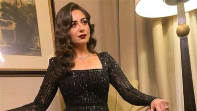 بالفستان الأبيض والأسود.. أجمل إطلالات هبة مجدي التي تصدرت السوشيال ميديا 