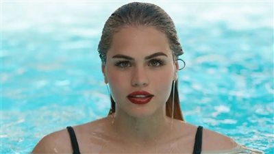 بعمر 20 عاما فقط.. حسناء باراجواي تعتزل السباحة بعد خسارتها في أولمبياد باريس