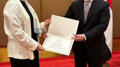  سفير مصر في الدوحة يكرم الطلاب المصريين الأوائل على الثانوية العامة القطرية