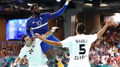 تعادل درامي بين مصر وفرنسا بكرة اليد في أولمبياد باريس