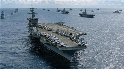 حشد عسكري غير مسبوق.. أمريكا تطلق 12 سفينة حربية للشرق الأوسط