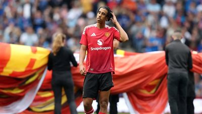 ضربة قوية لـ مانشستر يونايتد.. نجمه الجديد يغيب عن الملاعب 3 أشهر