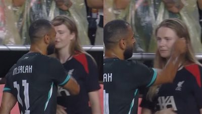 من هي الفتاة التي داعبها محمد صلاح في مباراة مانشستر يونايتد؟