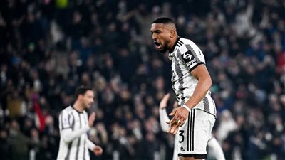 رسميا.. يوفنتوس يعلن تمديد عقد مدافعه البرازيلي