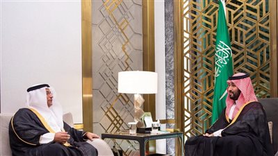  ولي العهد السعودي يستقبل رئيس البرلمان العربي ويتسلم وسام القائد