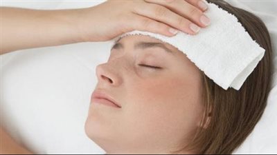 كيف تتخلص من الحمى بسرعة؟.. 5 خطوات منزلية موصي بها طبيًا