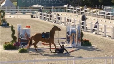 استبعاد متسابقة مصرية بعد سقوطها من على الحصان