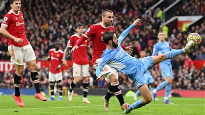 تاريخ مواجهات مانشستر سيتي ومانشستر يونايتد قبل قمة الدرع الخيرية