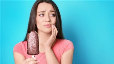 علاج حساسية الأسنان من البارد والحار.. 5 خطوات موصي بها طبيًا