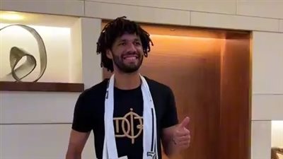 استقبلوه بالورود.. محمد النني يصل أبو ظبي للانضمام إلى الجزيرة الإماراتي (فيديو)