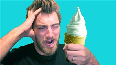 لماذا نصاب بالصداع عند أكل الآيس كريم؟