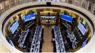خبير اقتصادي: فرص واعدة بالأسهم الصغيرة والمتوسطة