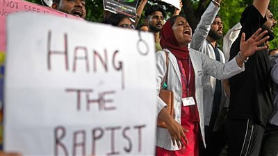 أطباء بالهند يدخلون في إضراب شامل بعد اغتصاب زميلتهم وقتلها بأحد المستشفيات
