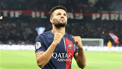 باريس سان جيرمان يعلن مدة غياب مهاجمه.. ويبحث عن بديل