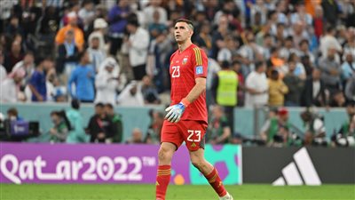 رسميا.. أستون فيلا يمدد عقد إيميليانو مارتينيز