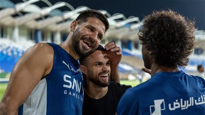 ديلجادو يودع لاعبي الهلال بعد الرحيل رسميا (صور)