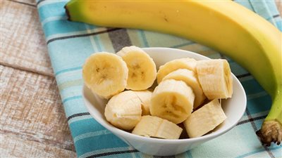 هل الموز يسبب الإمساك؟.. الدراسات الطبية توضح فوائده للجهاز الهضمي