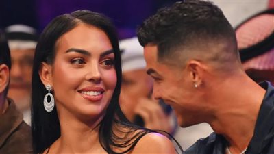 رونالدو وجورجينا يحتفلان بعيد الميلاد وسط الثلوج (صور)