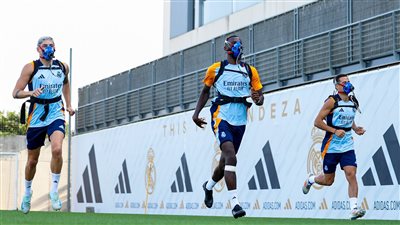 ما سر ارتداء لاعبي ريال مدريد أقنعة بينتوس؟