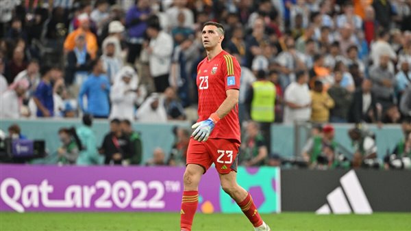 رسميا.. أستون فيلا يمدد عقد إيميليانو مارتينيز