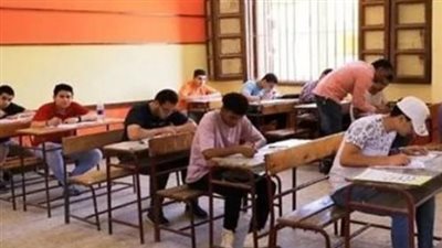 طلاب الثانوية العامة 2024 دور ثان يبدأون امتحان اللغة العربية