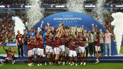 بالنسخة الثالثة.. فيليبي لويس يقود شباب فلامنجو للتتويج بلقب إنتركونتيننتال