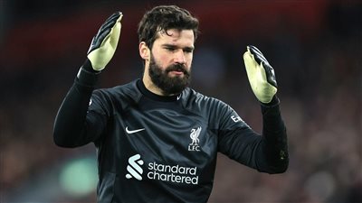 أول تعليق من أليسون على اقتراب ليفربول من ضم حارس فالنسيا