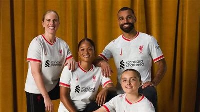بمشاركة محمد صلاح.. ليفربول يكشف عن قميصه الثالث (صور)