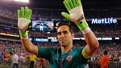 كلاوديو برافو يعلن اعتزال كرة القدم بعد مسيرة حافلة