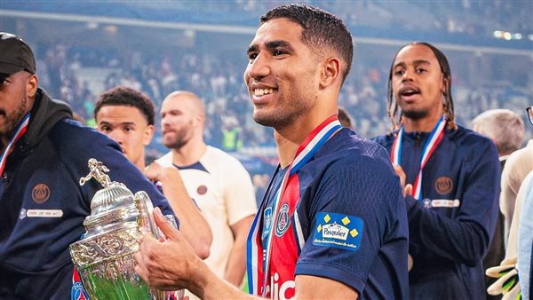 أشرف حكيمي يحصد جائزة أفضل لاعب إفريقي في الدوري الفرنسي