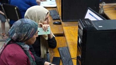 كيف يتم تقليل الاغتراب بين الكليات الجامعية والمعاهد؟