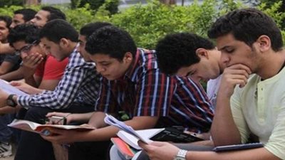 طلاب الثانوية العامة 2024 يتوافدون على لجان الدور الثاني لآداء امتحاني الكيمياء والجغرافيا