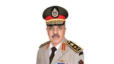 الفريق أحمد خليفة يتفقد مراحل التدريب بمعهد ضباط الصف المعلمين (فيديو)