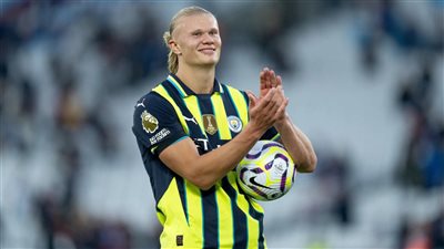 هالاند يواصل كتابة التاريخ.. 3 أهداف فقط تفصله عن تحطيم رقم رونالدو