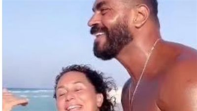 الإعلامية إنجي علي تثير الجدل بإطلالتها مع خالد سليم